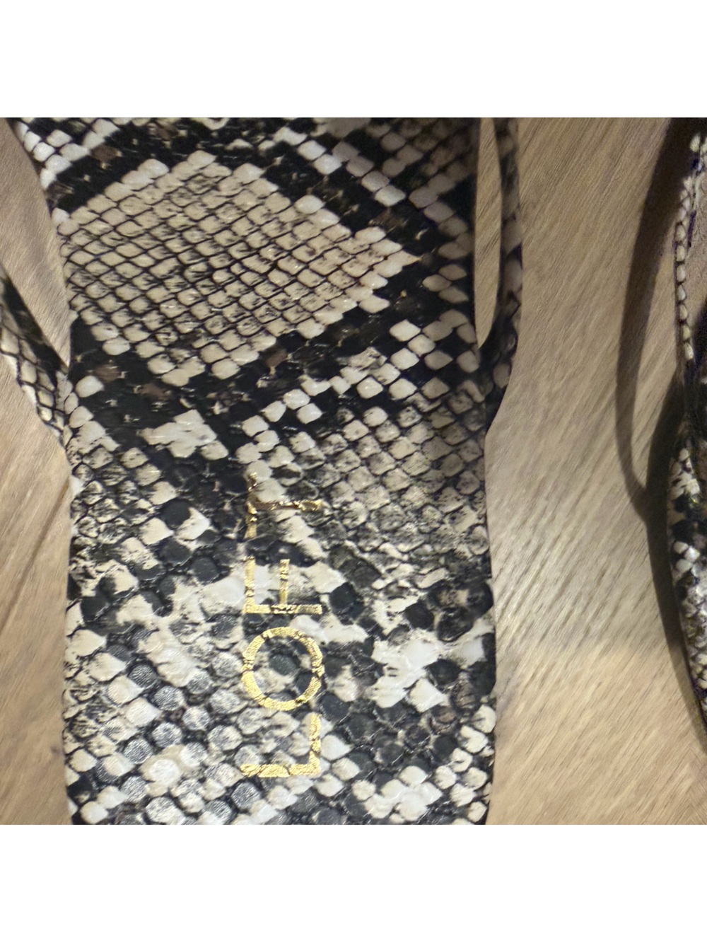 LOFT Snake Pattern Square toe flips - Picture 2 of 5